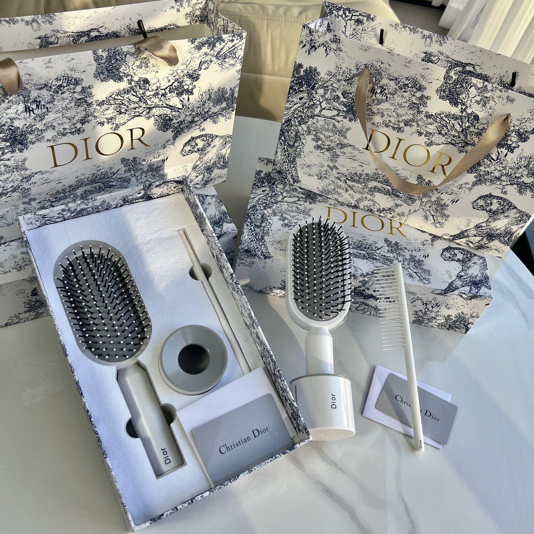 Dior Anti-Static Air Cushion Hair Brush Set White