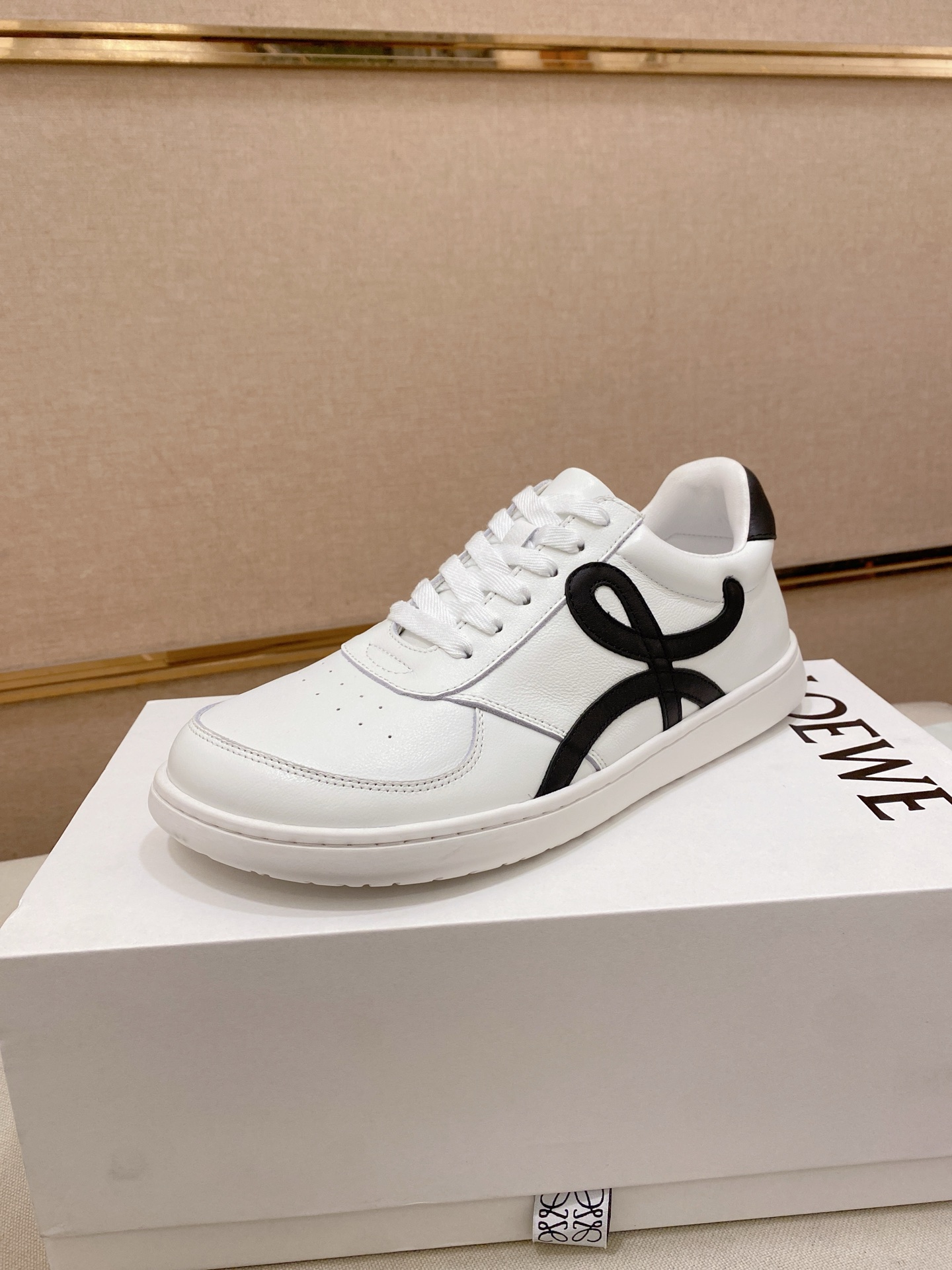 Loewe Leather Trainer Sneaker White/Black