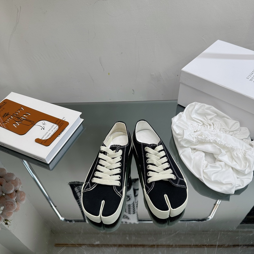 MM6 Maison Margiela Tabi Canvas Sneakers Black