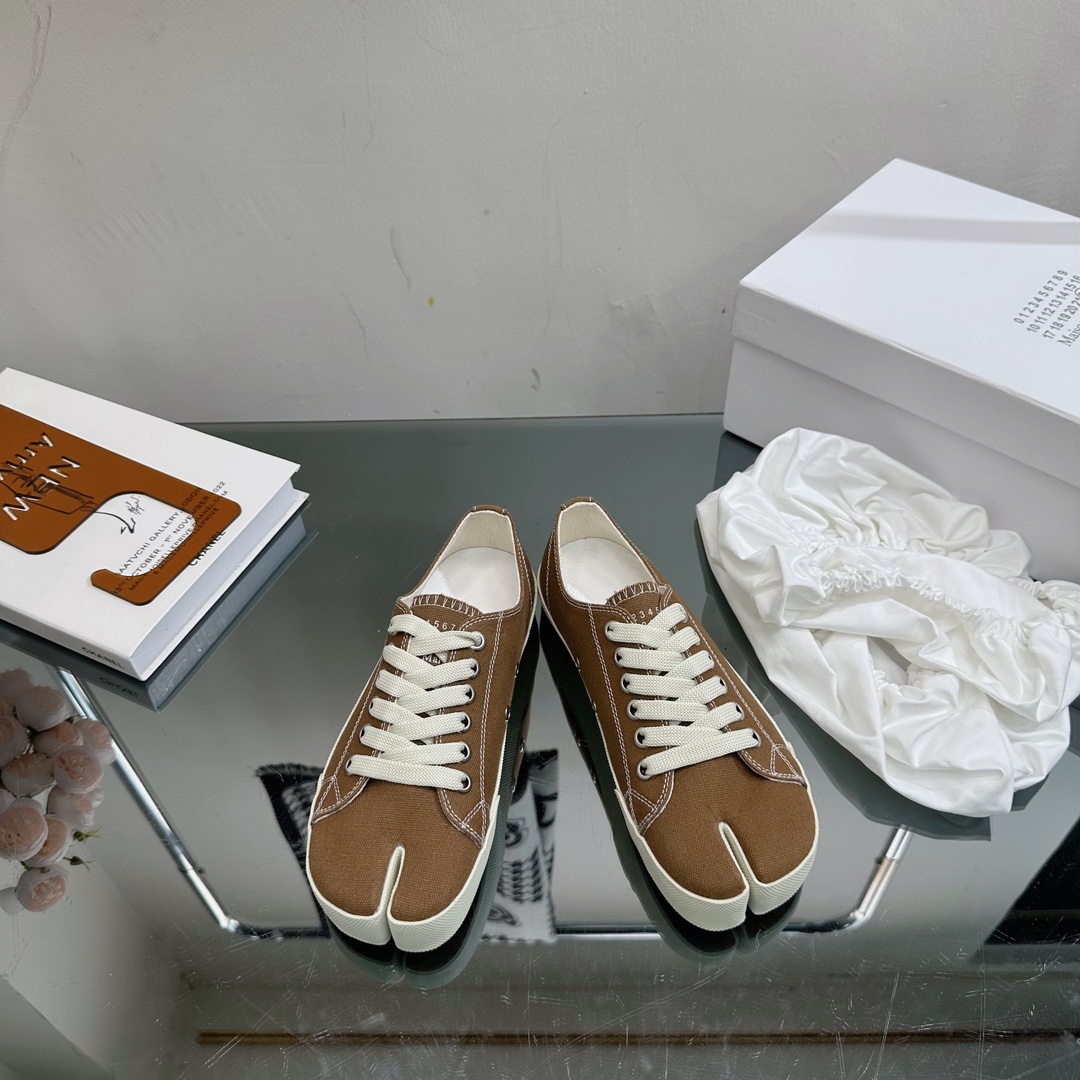 MM6 Tabi Canvas Sneakers Brown