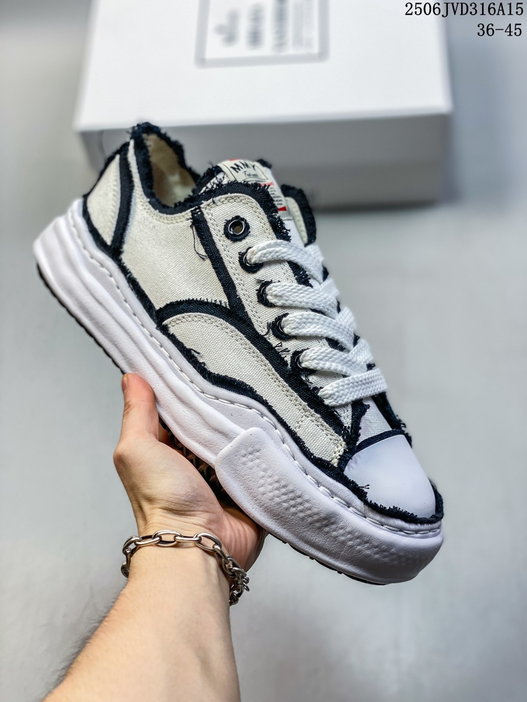 Maison Mihara Yasuhiro Original Sole Canvas Low Sneakers Black White
