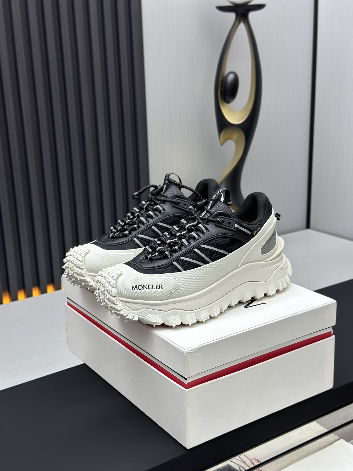 Moncler Trailgrip GTX Sneakers Black/White