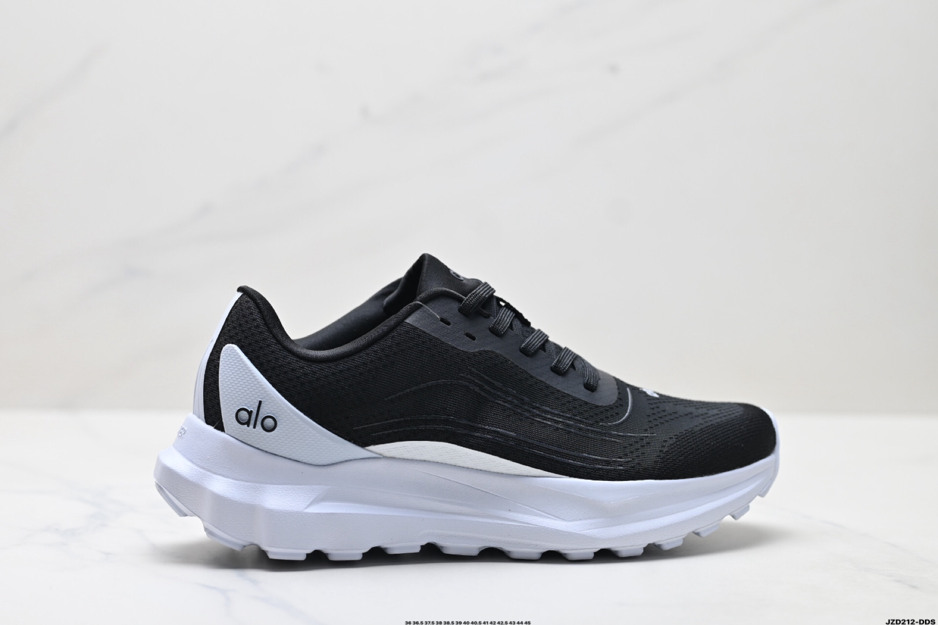 Alo Yoga Alo Runner Breathable Running Shoes Black/White