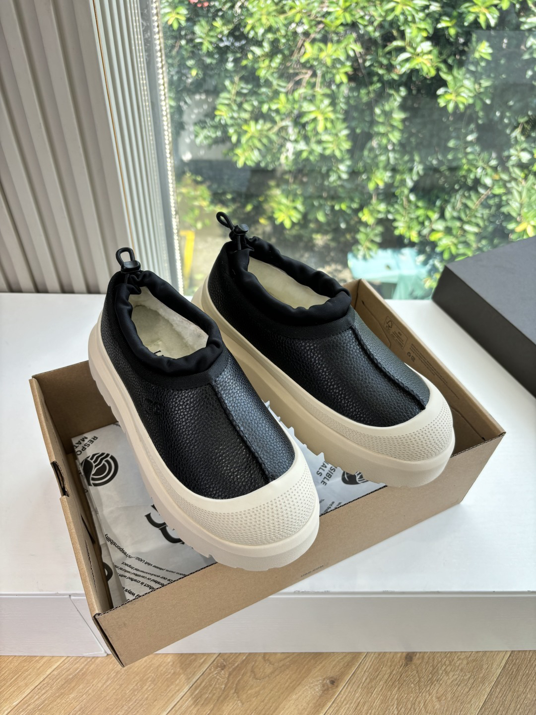UGG Cozy Platform Clog Black