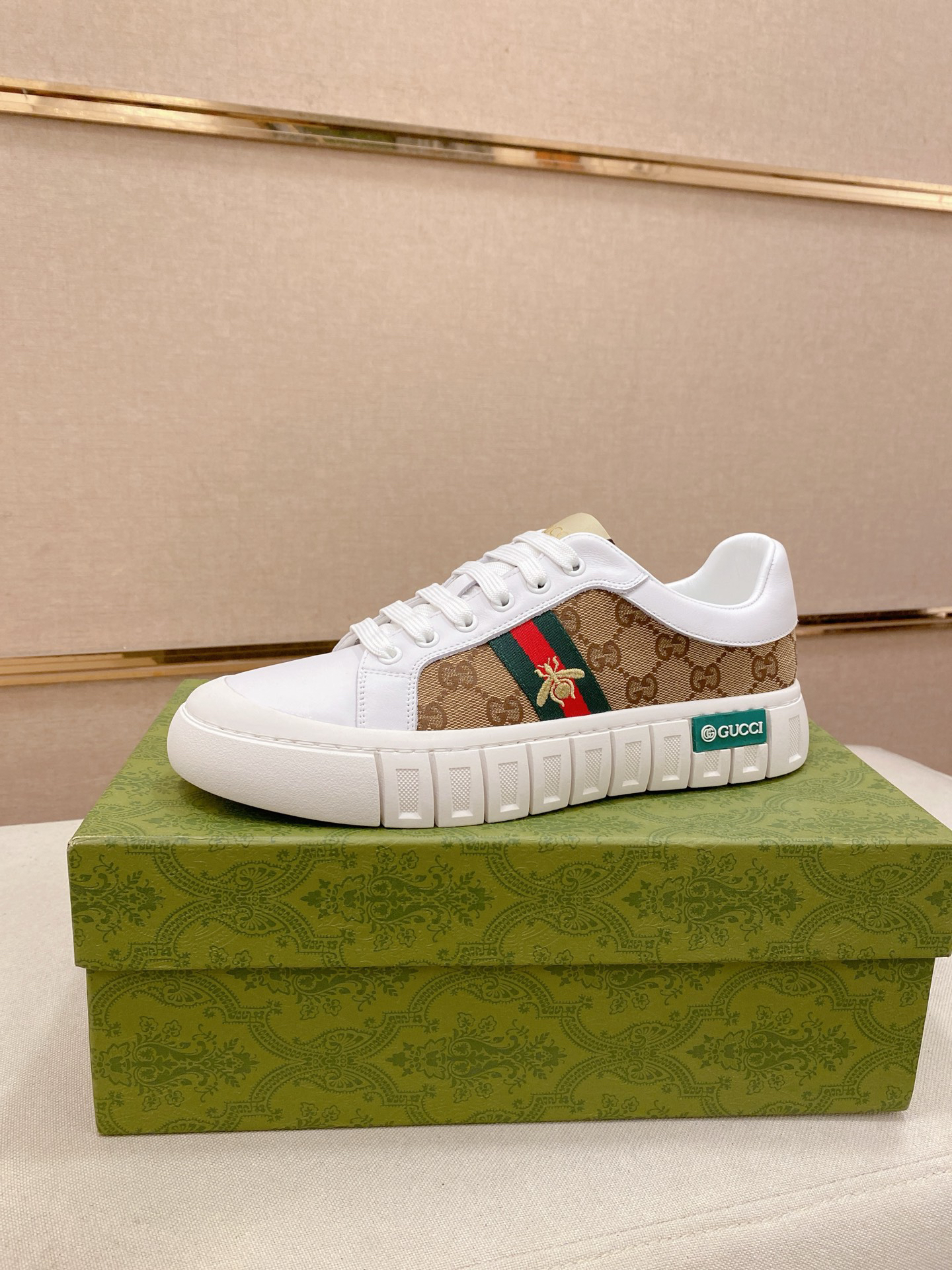 Gucci GG Canvas Bee Low-Top Sneakers White