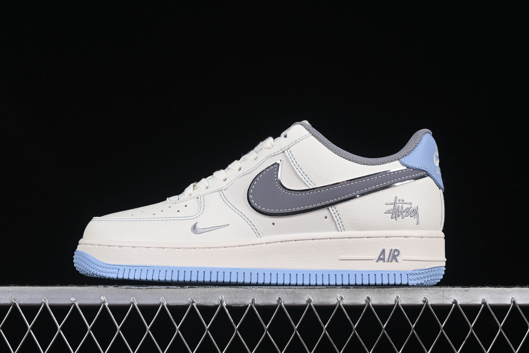 Nike Air Force 1 '07 LV8 Low x Stussy Sneakers Grey Blue