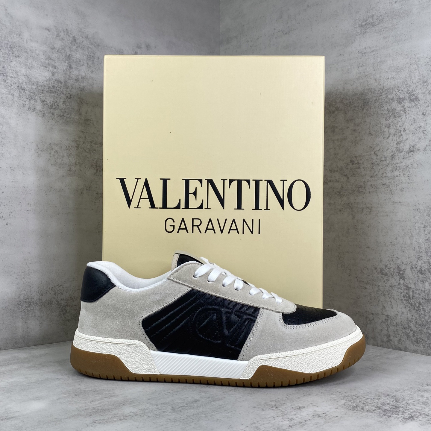 Valentino Joie de Jouer Platform Sneakers Beige/Black