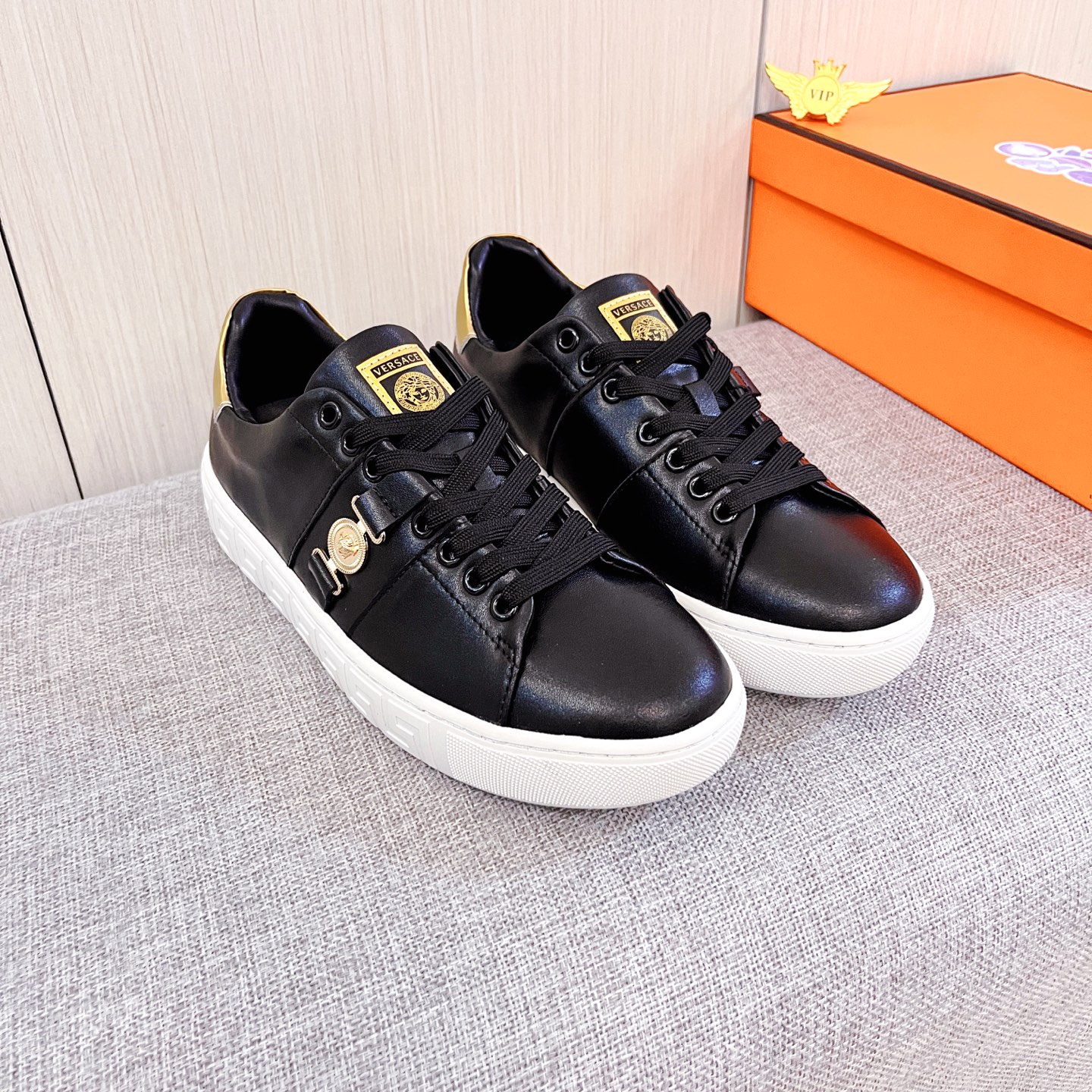 Versace Leather Low-Top Sneakers Black/Gold