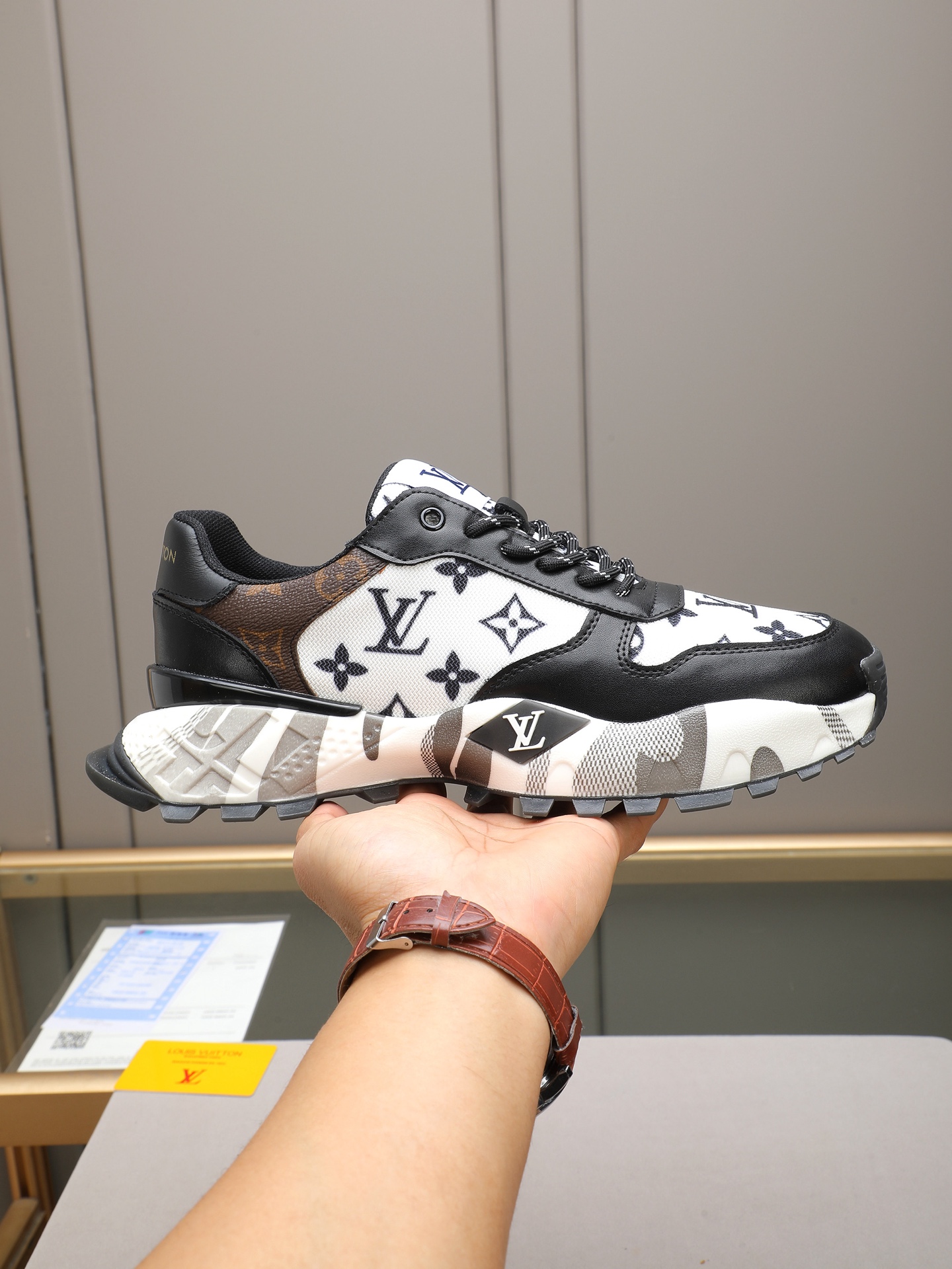 Louis Vuitton Monogram Runner Sneakers Breathable Casual Black/White