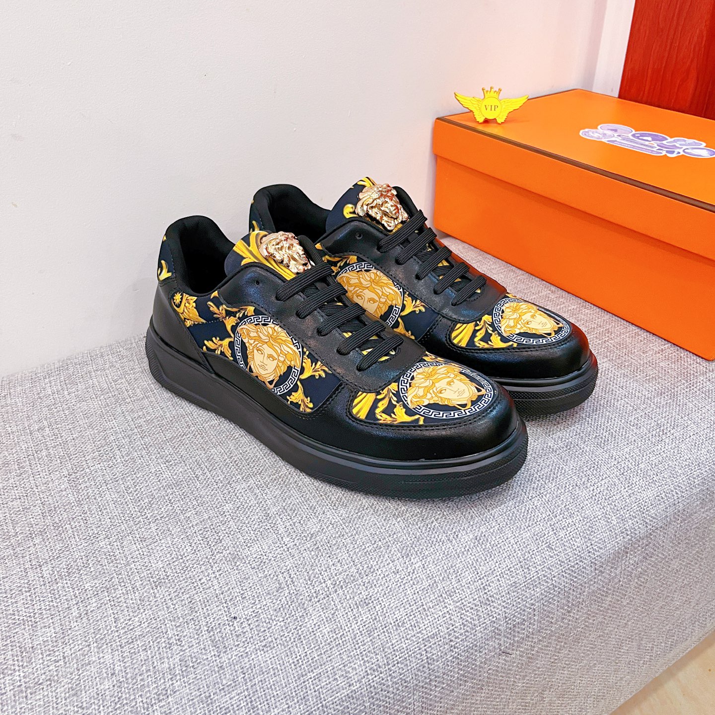 Versace Medusa Leather Low-Top Sneakers Black/Gold