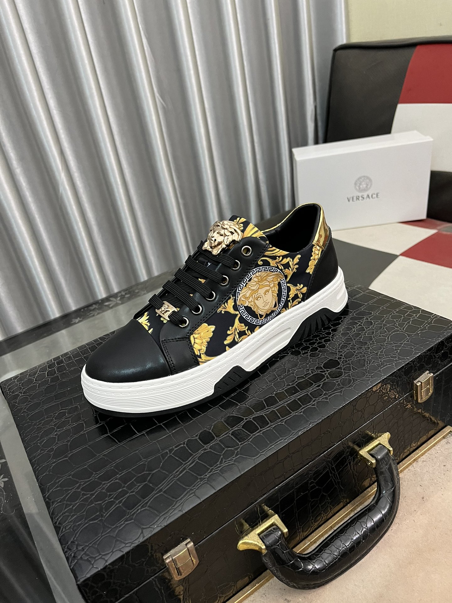 Versace Medusa Baroque Sneakers Black/Gold