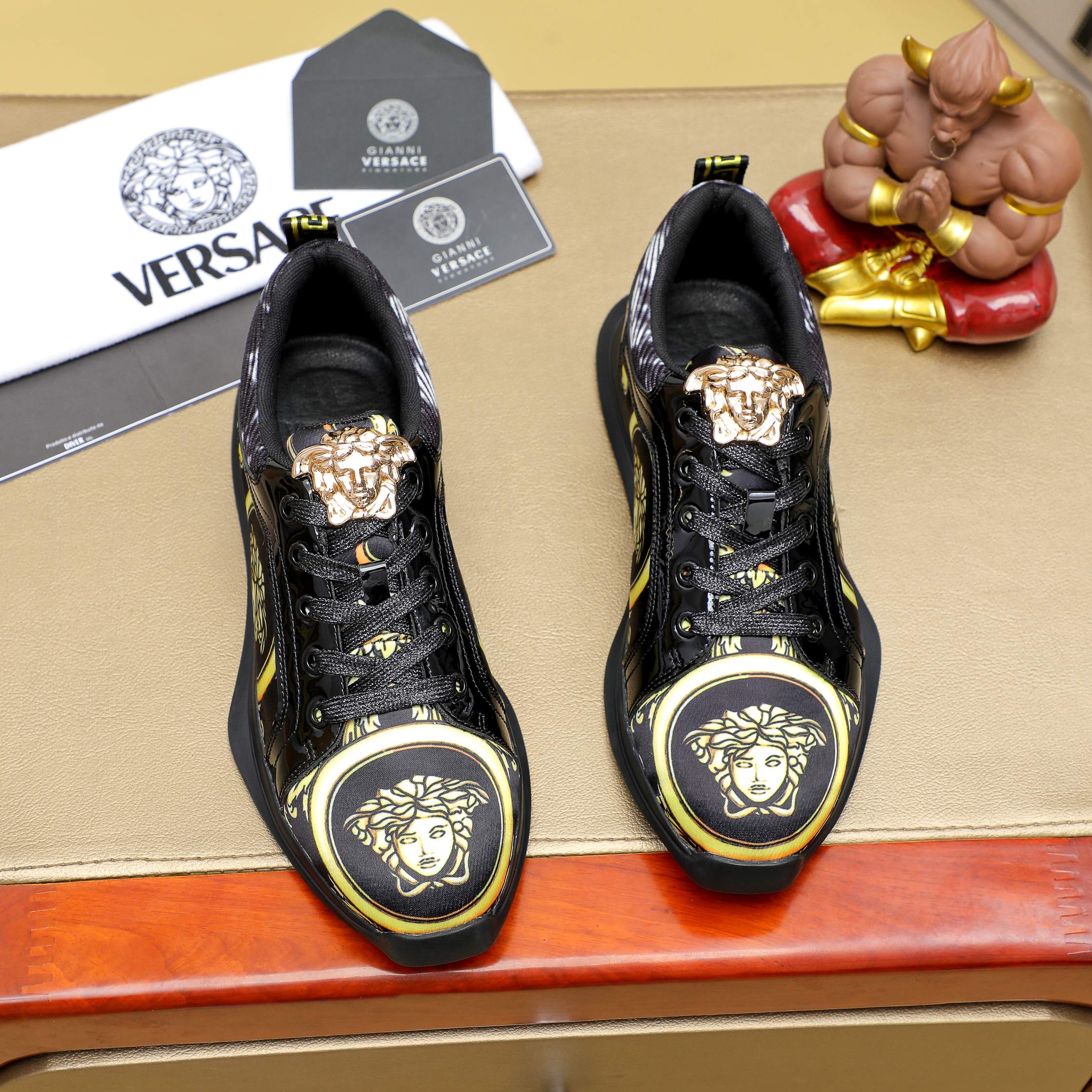 Versace Medusa Print Low-Top Sneakers Black/Gold