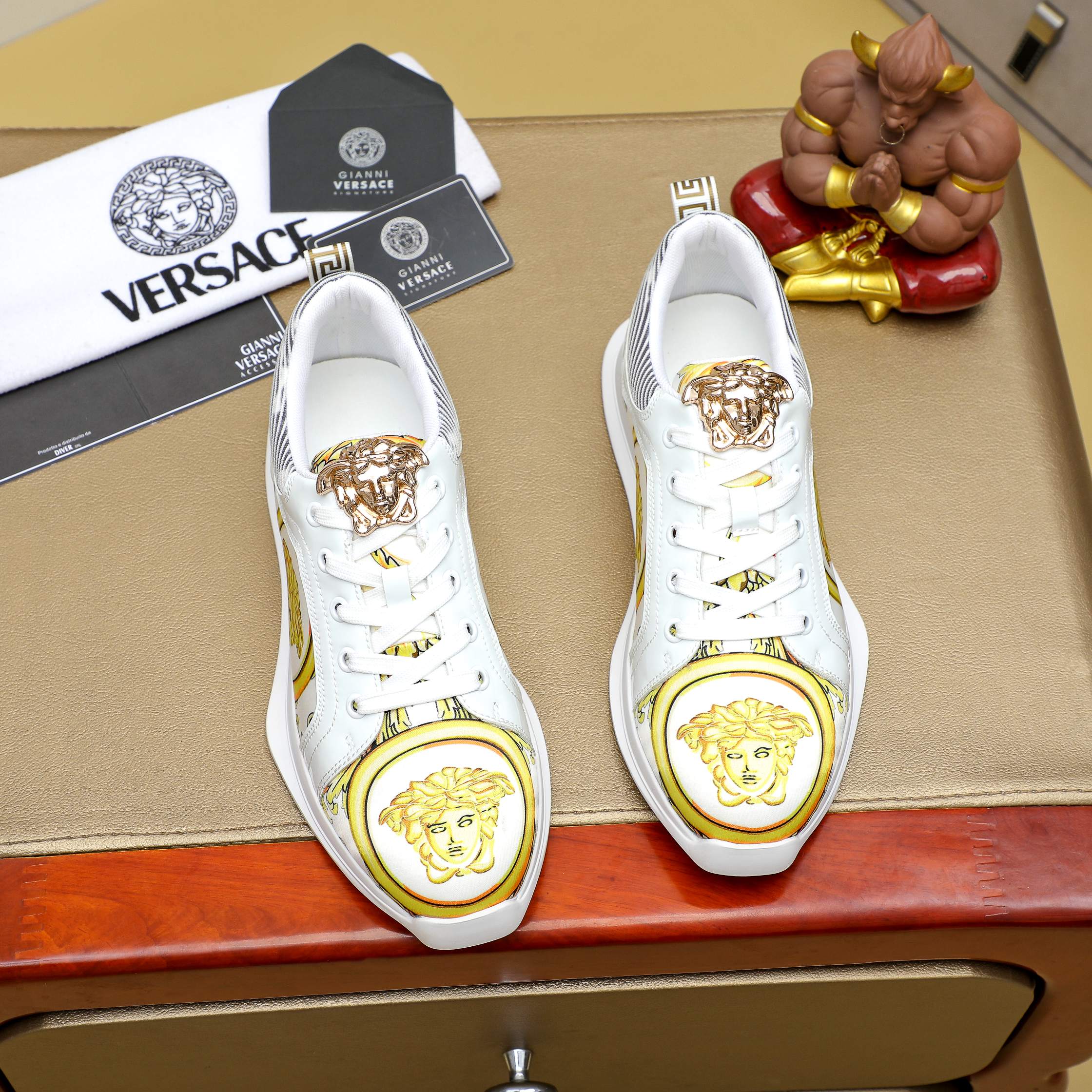 Versace Medusa Graphic Low-Top Sneakers White/Gold