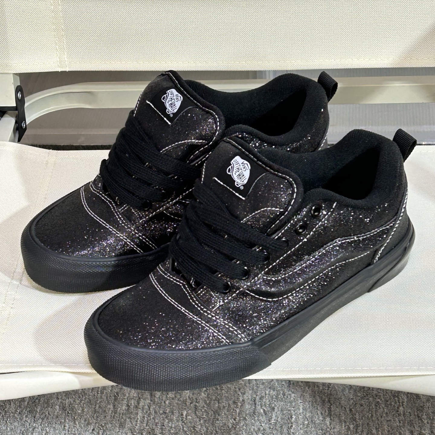 Vans Knu Skool Low-Top Skate Shoes Black Glitter