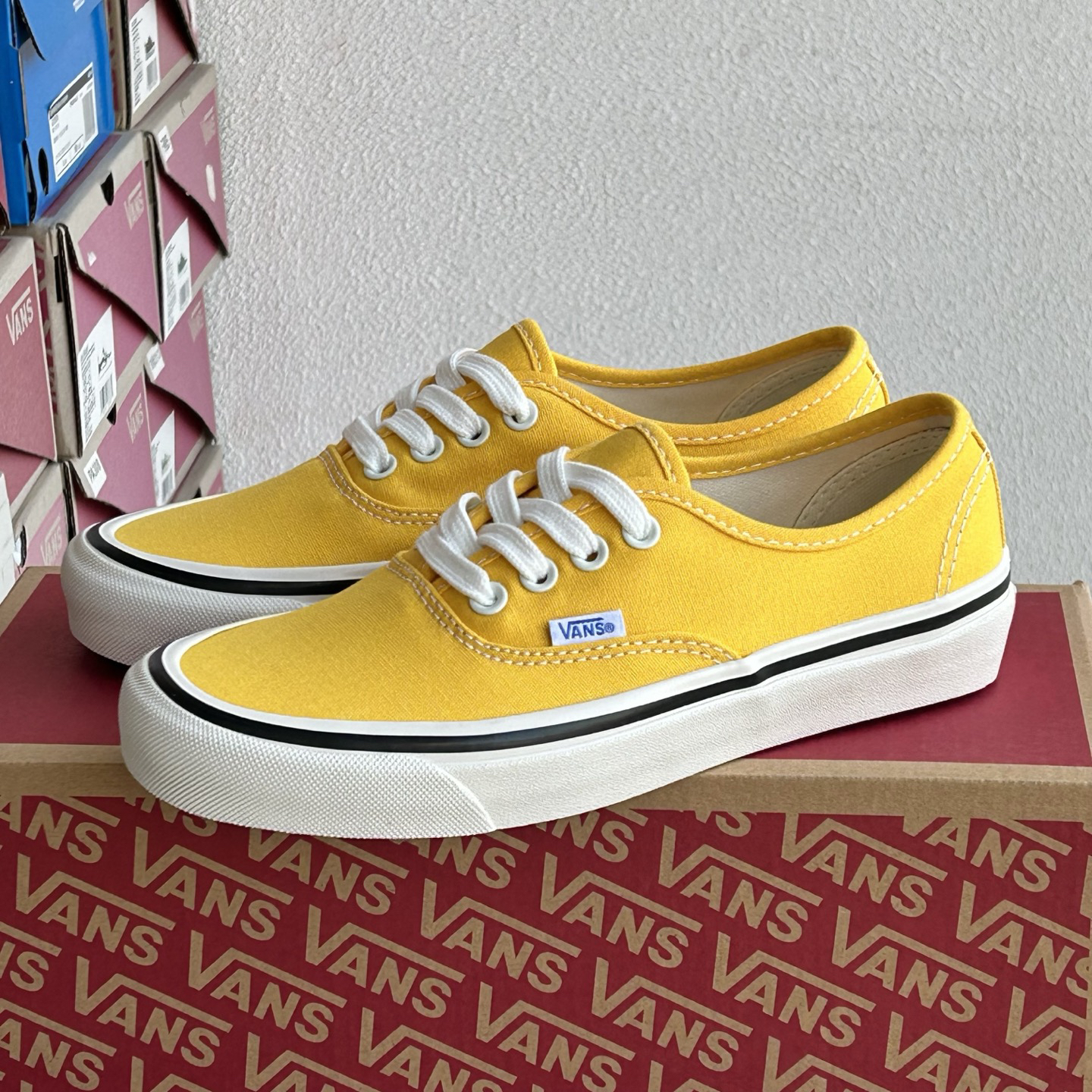 Vans Authentic 44 DX Low-Top Sneakers Yellow
