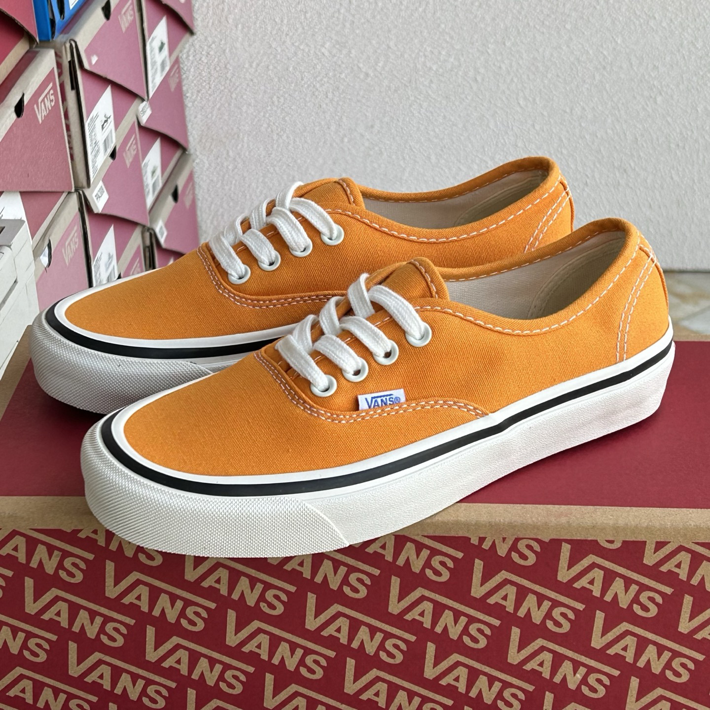 Vans Authentic 44 DX Low-Top Skate Shoes Orange