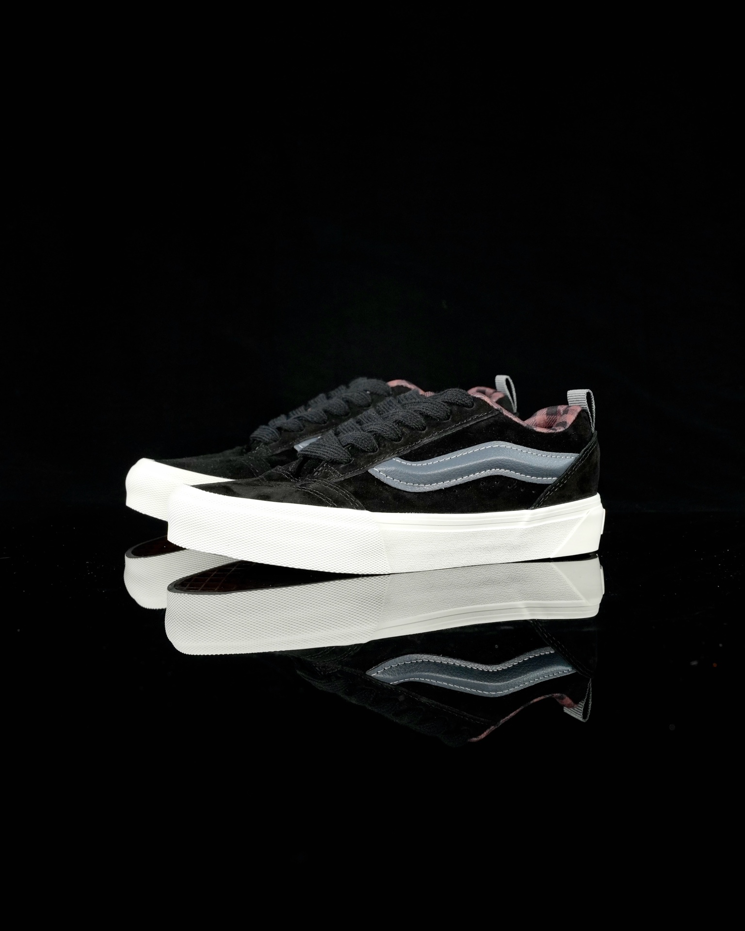 Vans Knu Skool Low Suede Sneakers Black