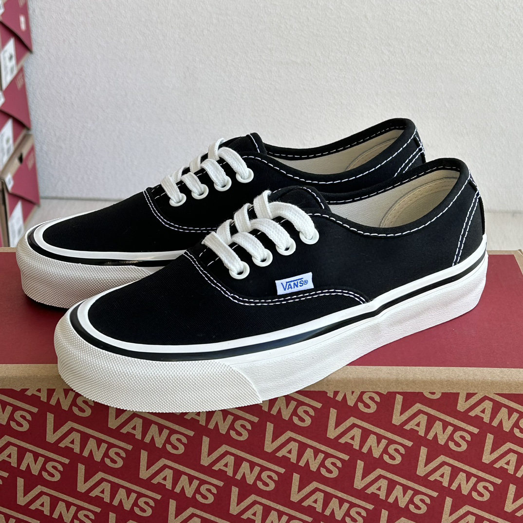 Vans Authentic 44 DX Low Skate Shoes Black