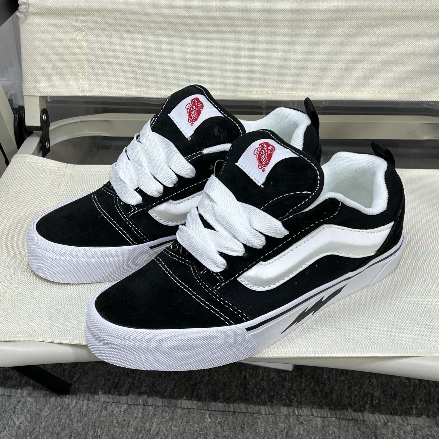 Vans Knu Skool Low Skate Sneakers Black/White