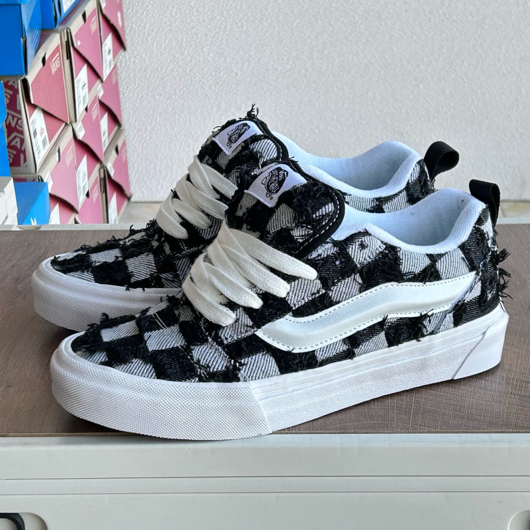 Vans Knu Skool Low Skate Shoes Black/White