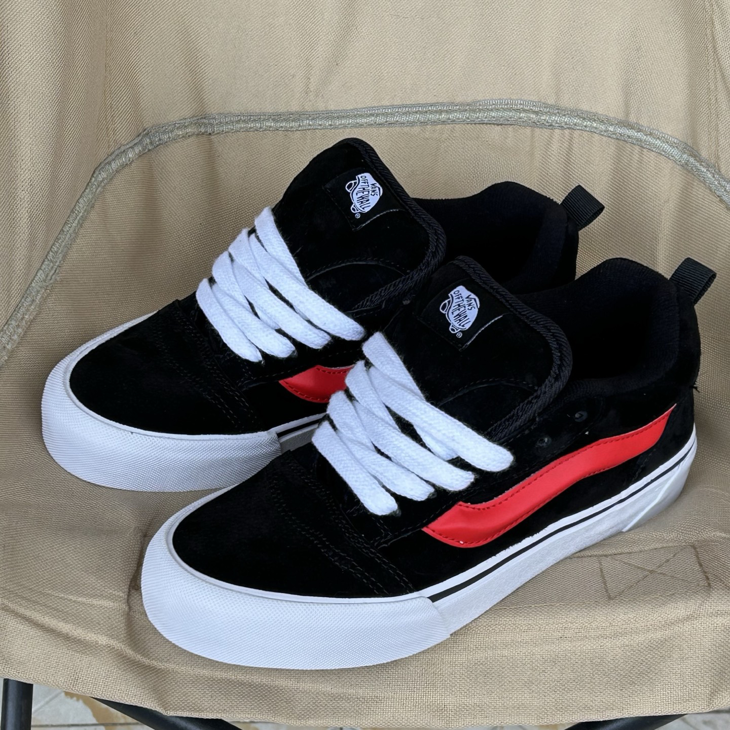 Vans Knu Skool Low Skate Shoes Black/Red