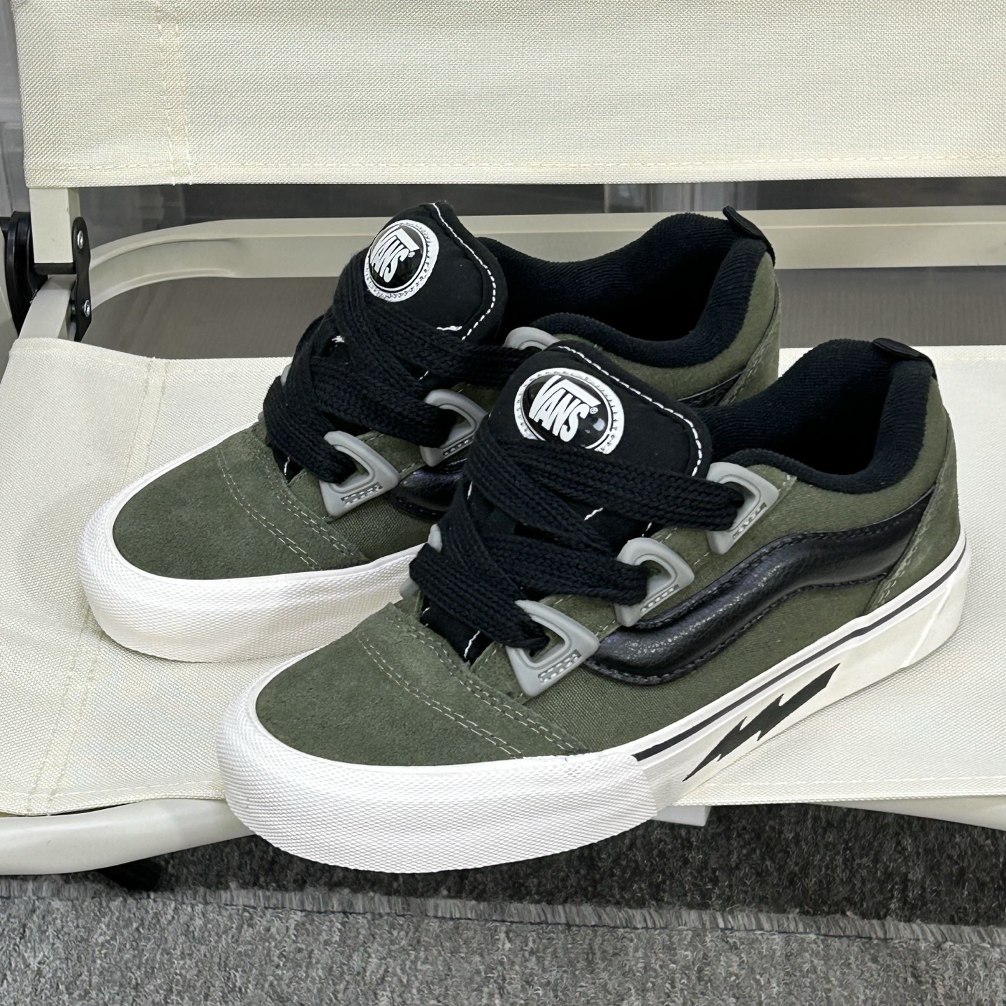 Vans Knu Skool Low-Top Skate Shoes Green