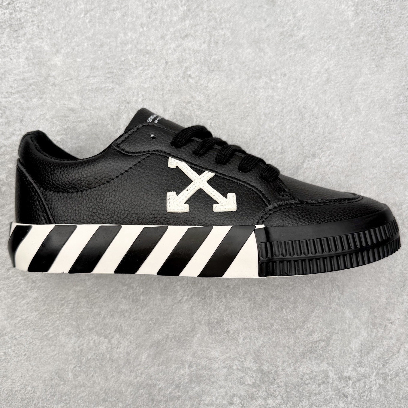 Off-White Low-Top Sneakers Black