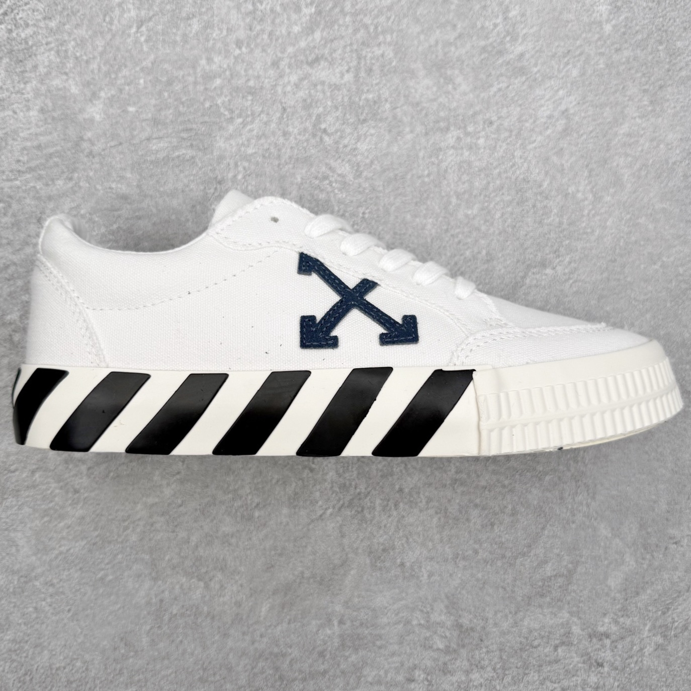 Off-White Low-Top Sneakers White