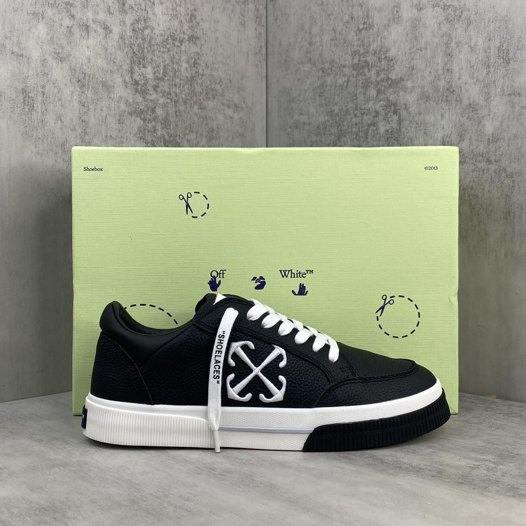 Off-White Low Vulcanized Sneakers Black
