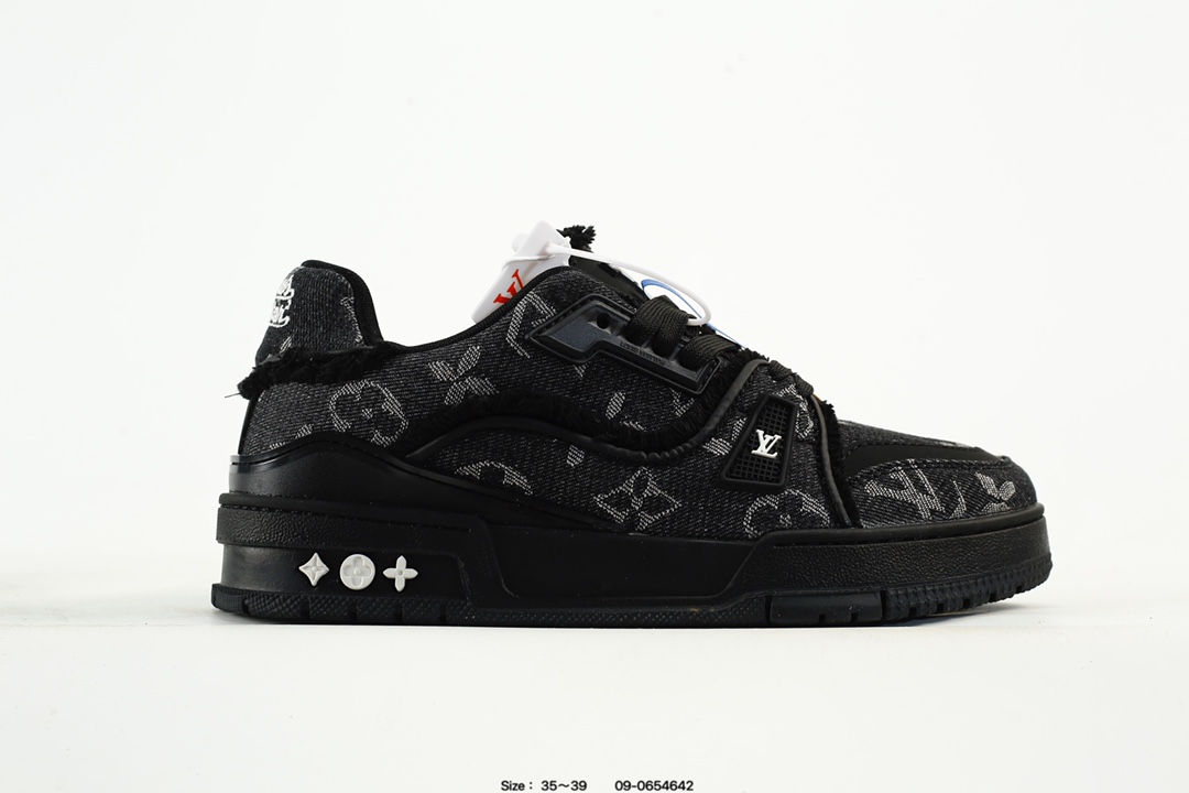Louis Vuitton Trainer Low Sneakers Black