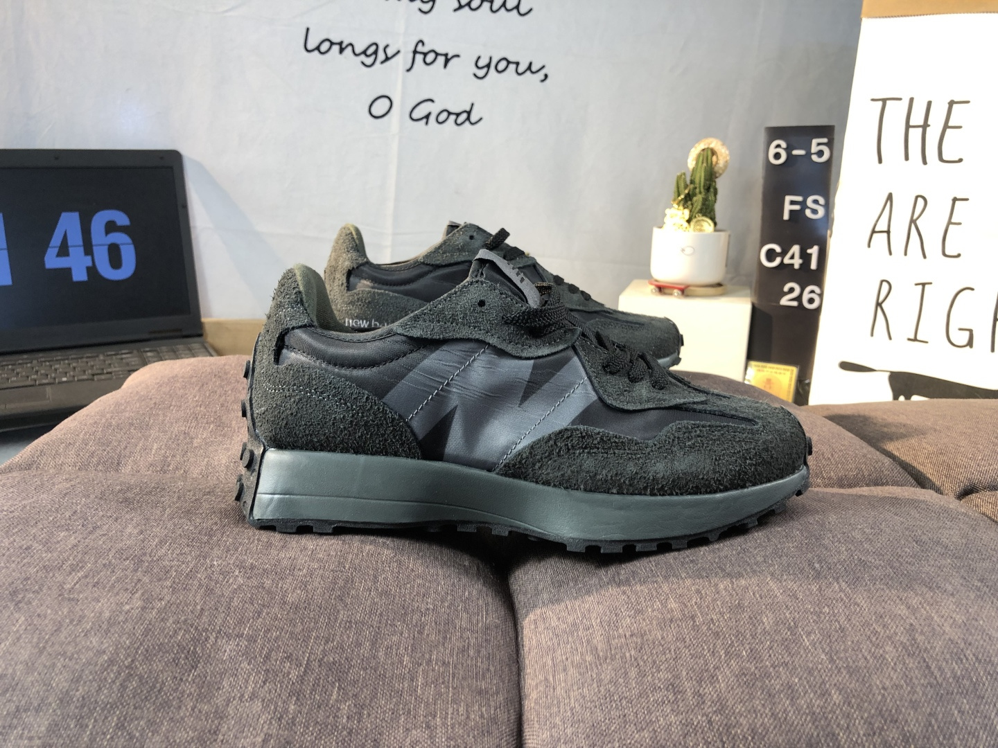 New Balance 327 Retro Runner Black