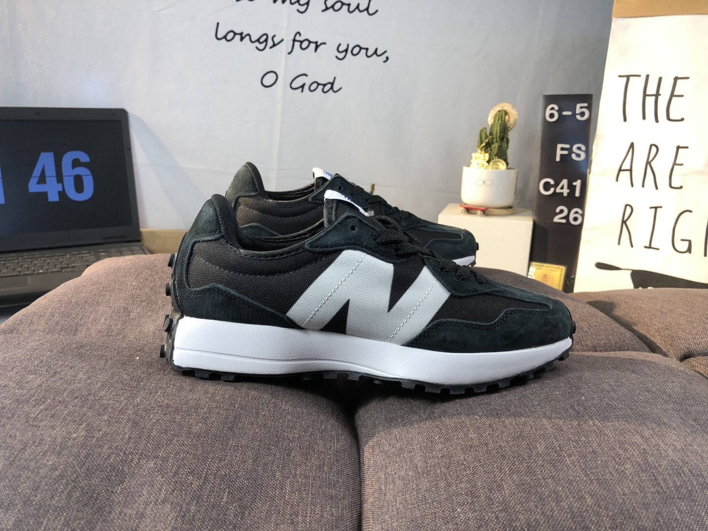 New Balance 327 Retro Runner Black
