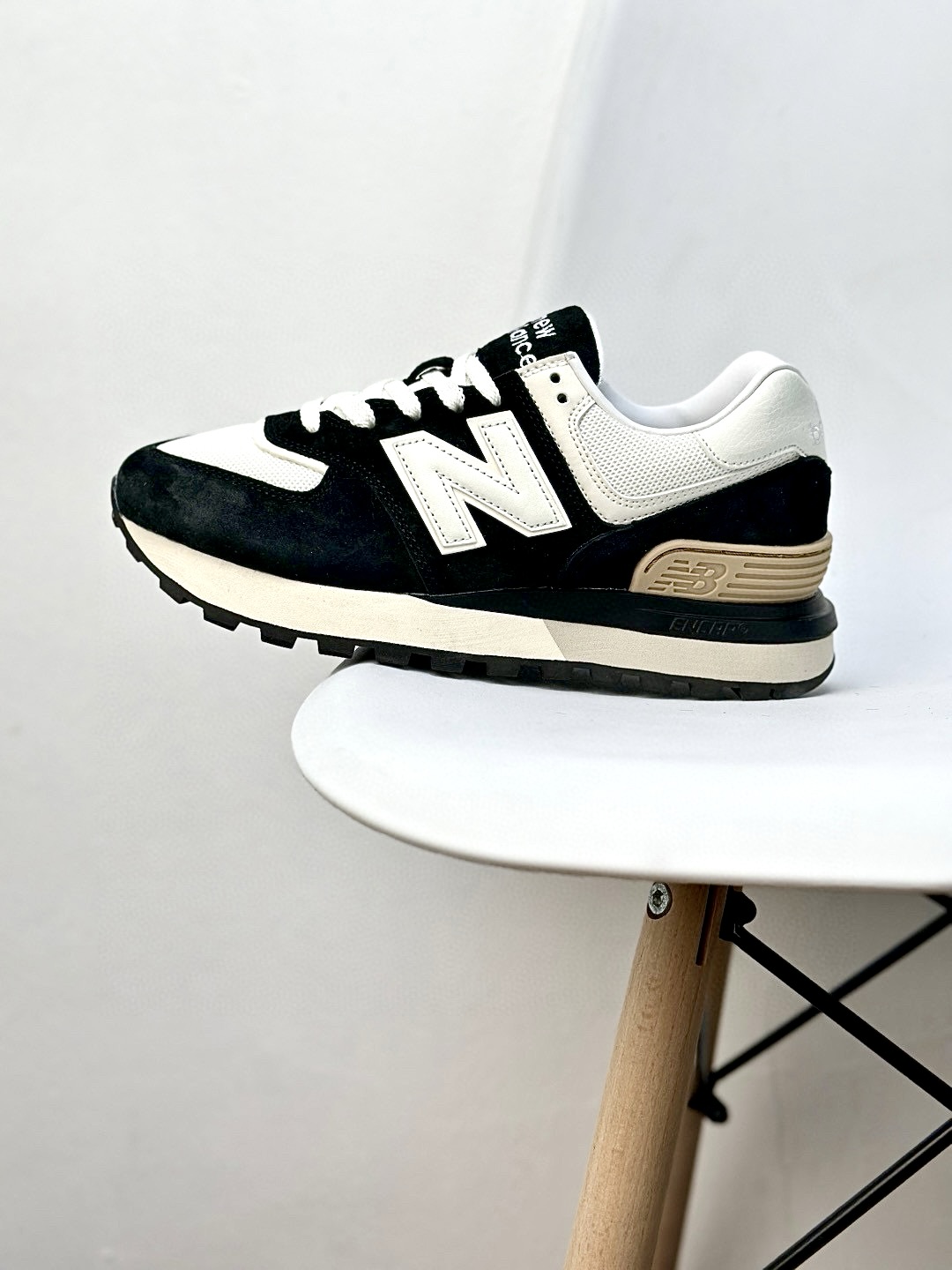 New Balance U574LGRN Retro Runner Black/White