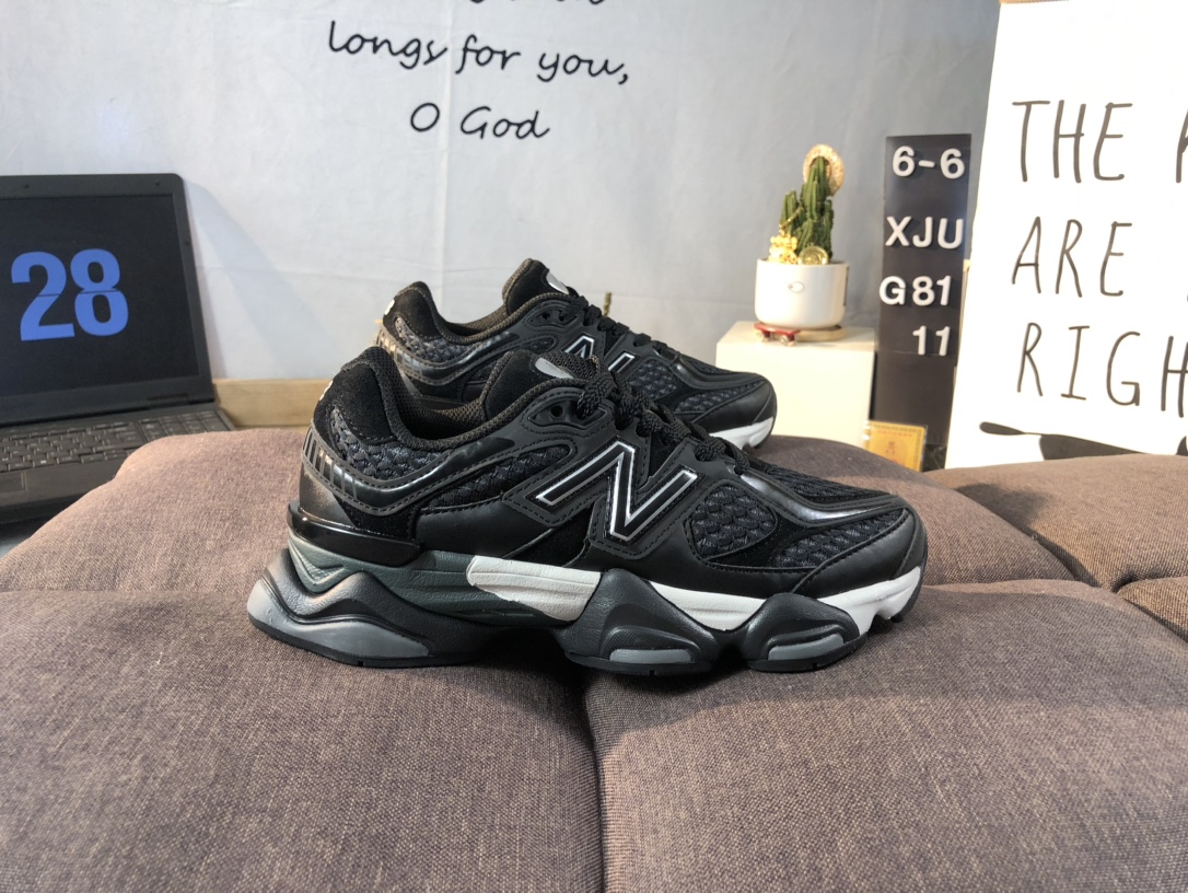 New Balance 9060 Dad Sneakers Black