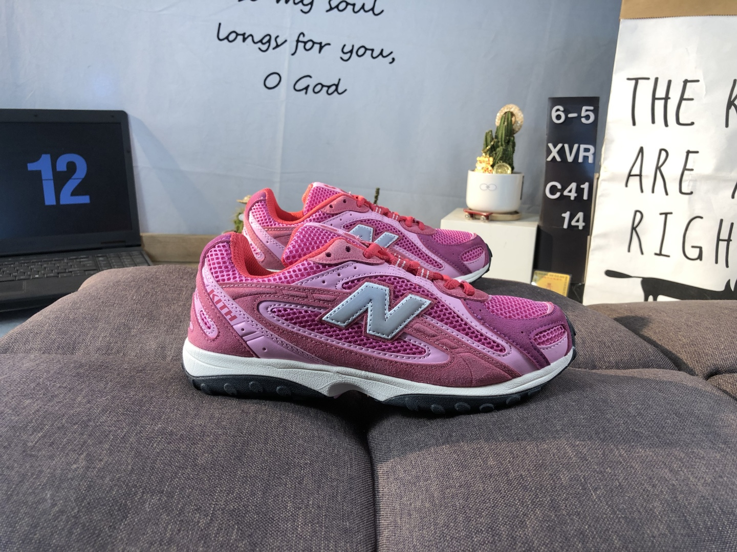 New Balance 204 Retro Runner Pink