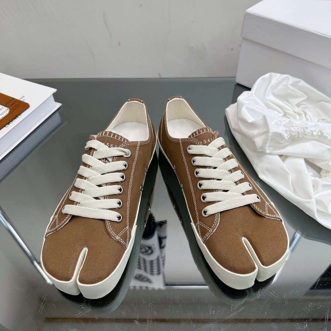 MM6 Tabi Canvas Sneakers Brown