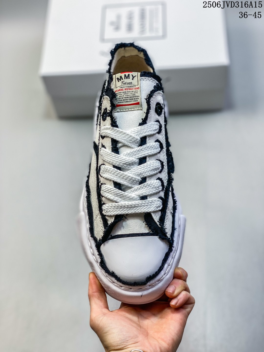 Maison Mihara Yasuhiro Original Sole Canvas Low Sneakers Black White