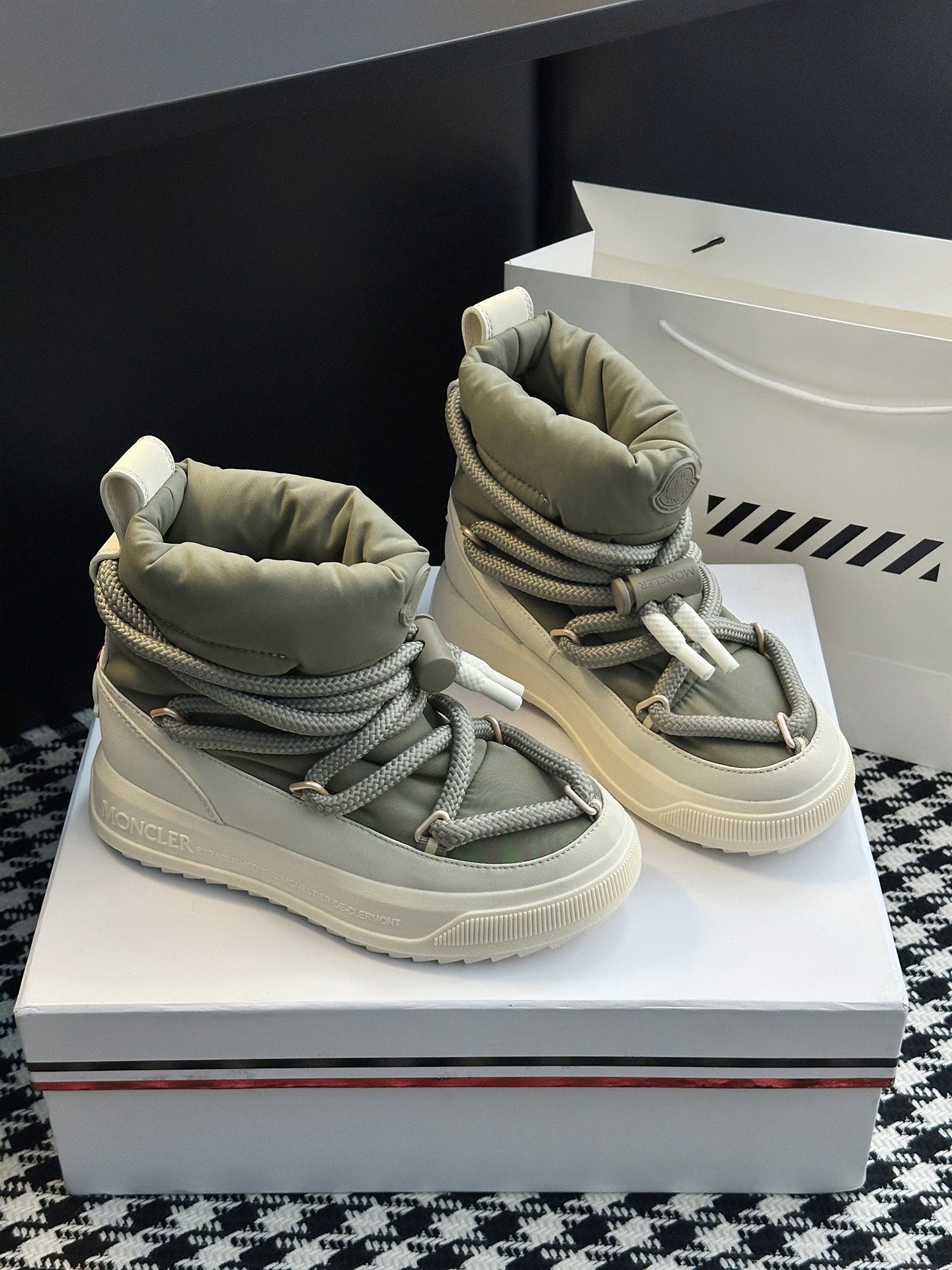 Moncler Altive Mid Snow Boots Olive