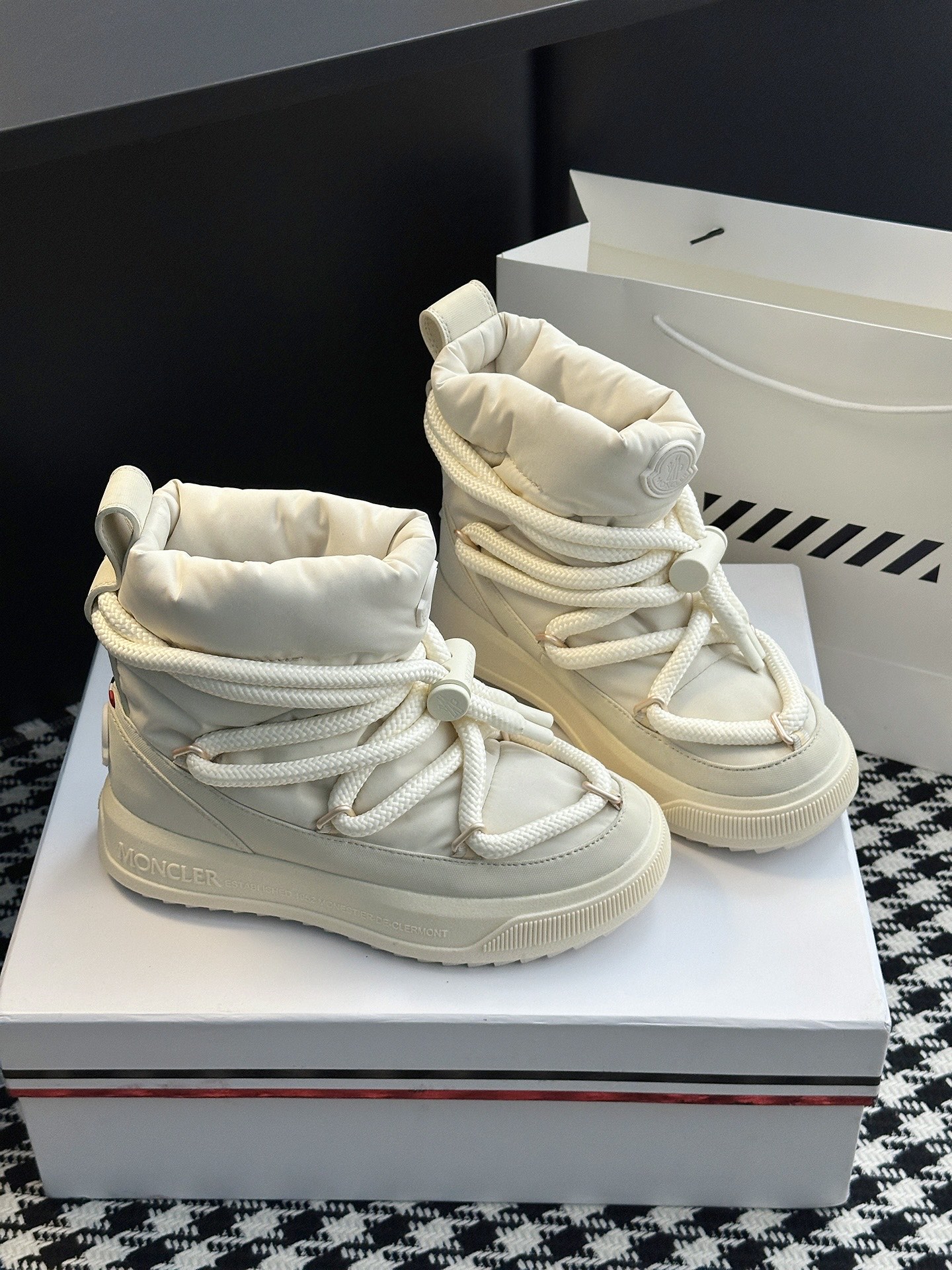 Moncler Altive Mid Snow Boots White
