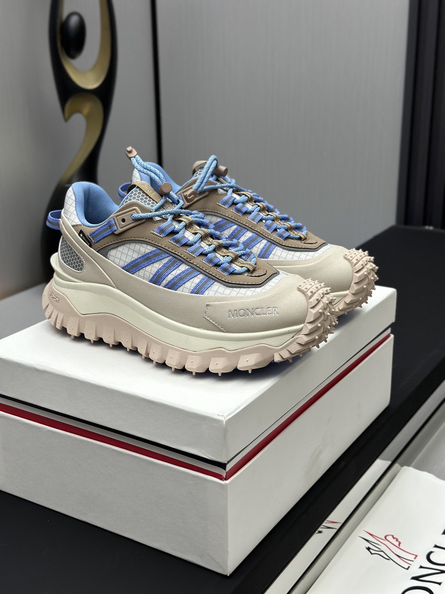 Moncler Trailgrip GTX Sneakers Beige/Blue