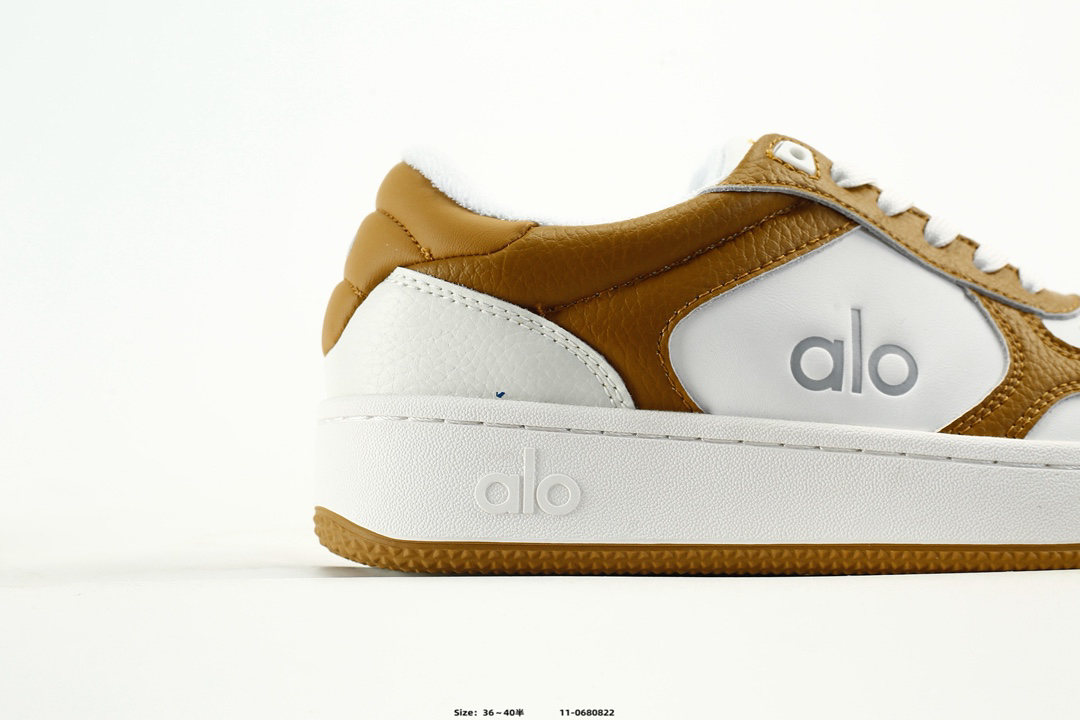 Alo Yoga Alo Runner Low-Top Sneakers Brown/White