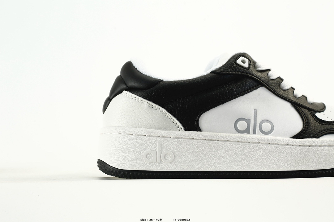 Alo Yoga Runner Low-Top Sneakers Black/White