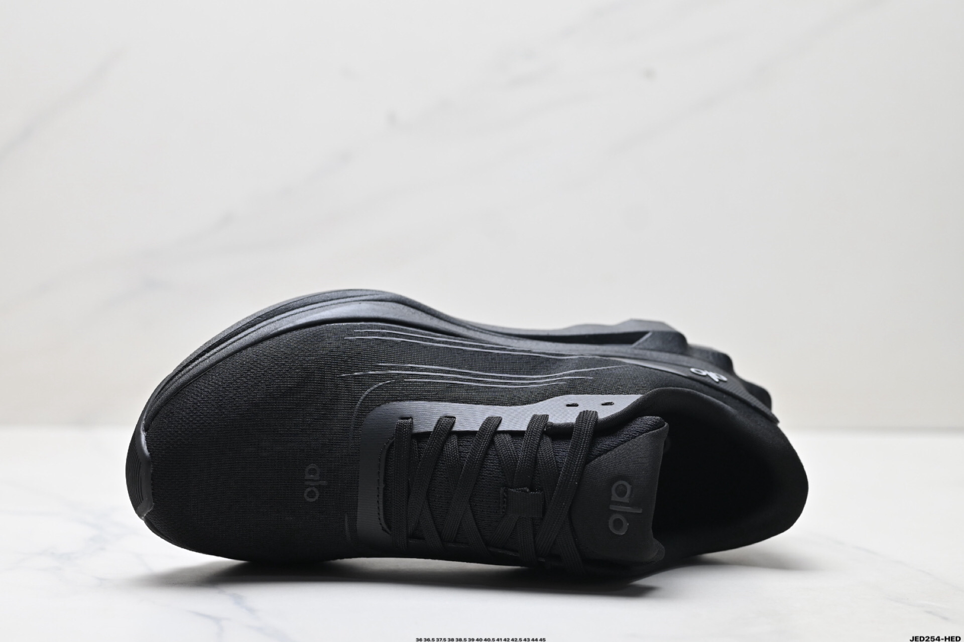 Alo Yoga Runner Low-Top Shoes Black