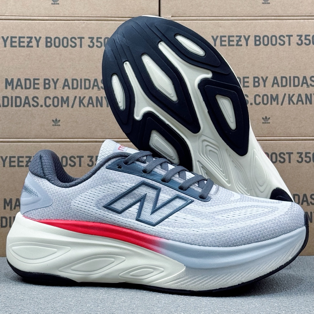 New Balance FuelCell MMORX Runner Gray