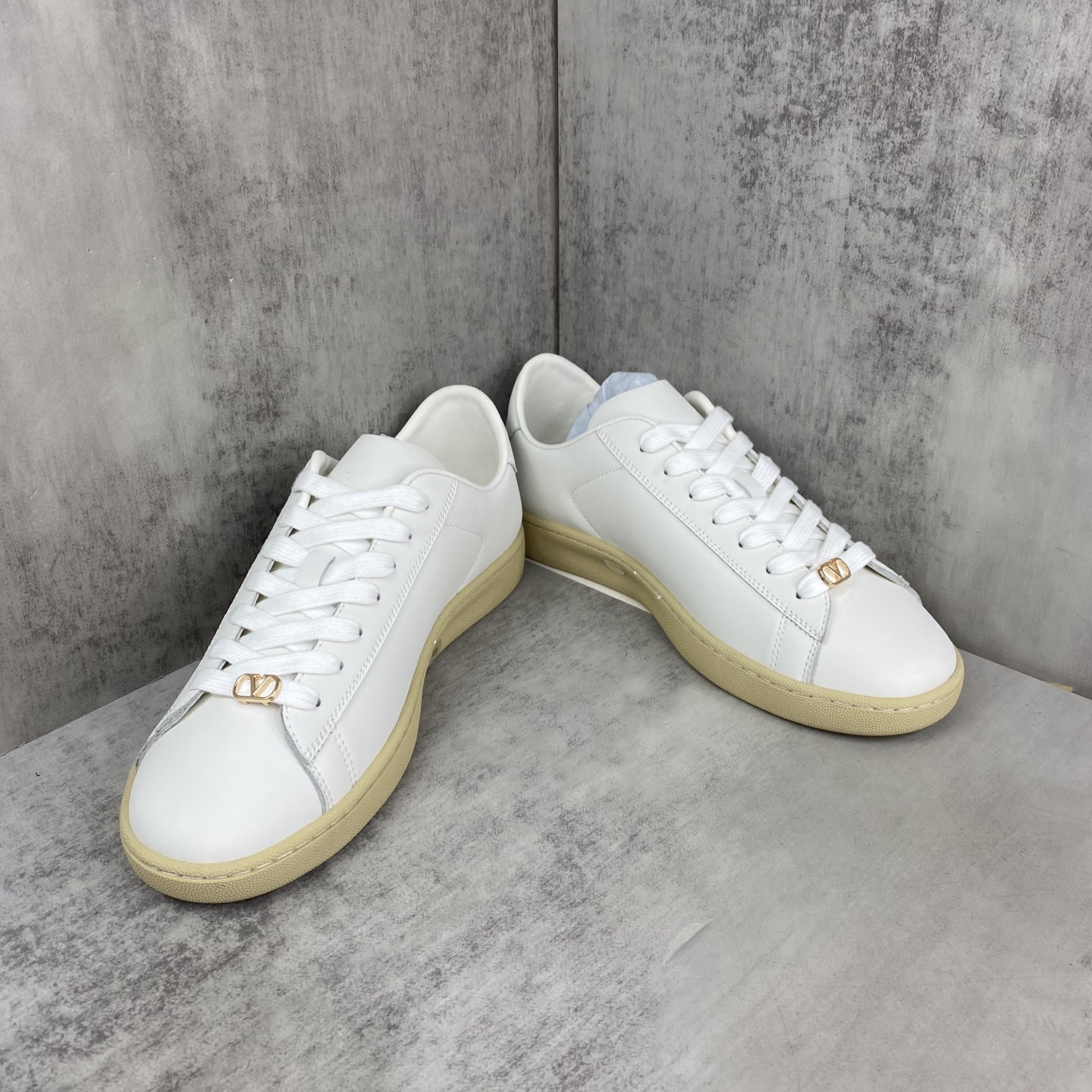Valentino V-Logo Low-Top Sneakers White