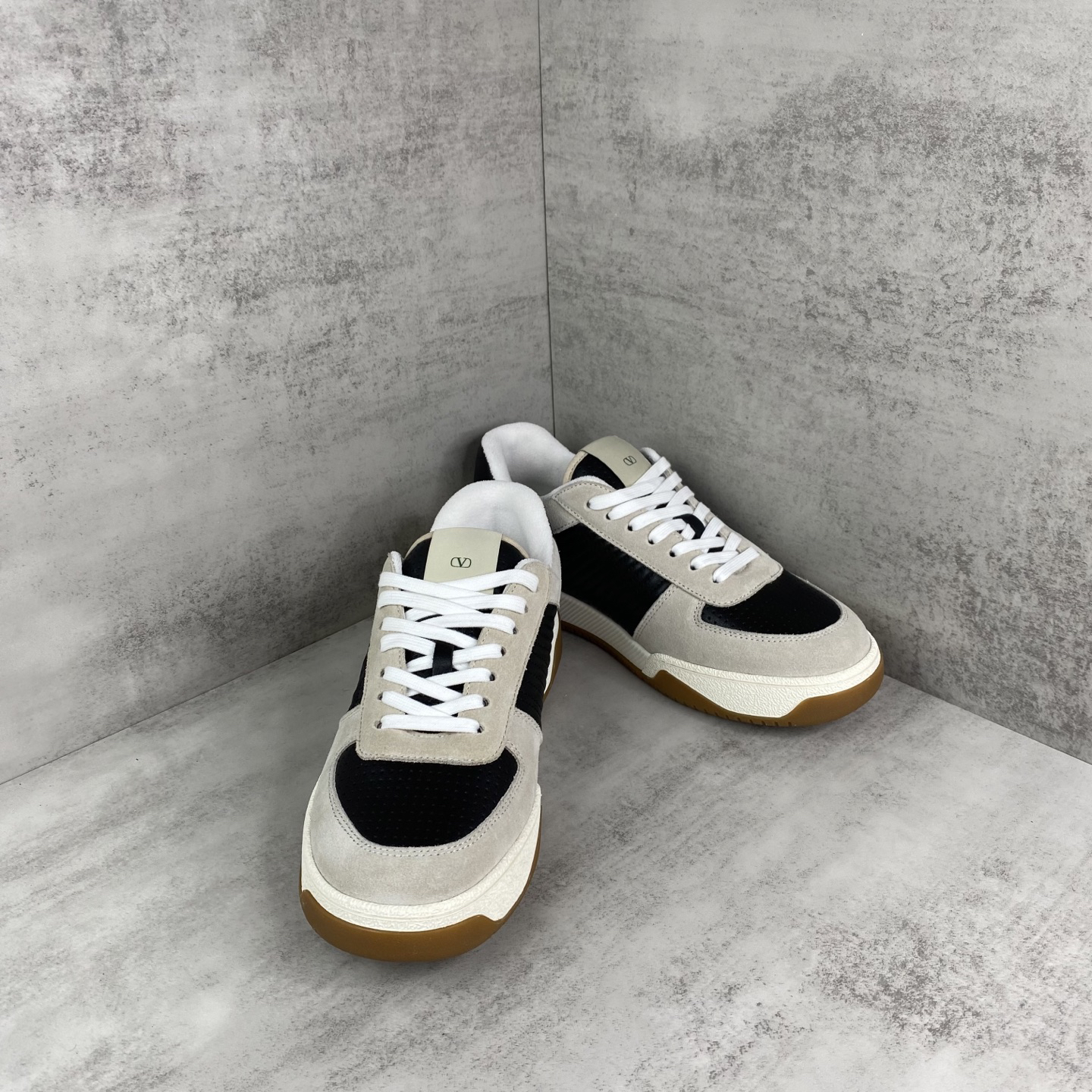 Valentino Joie de Jouer Platform Sneakers Beige/Black