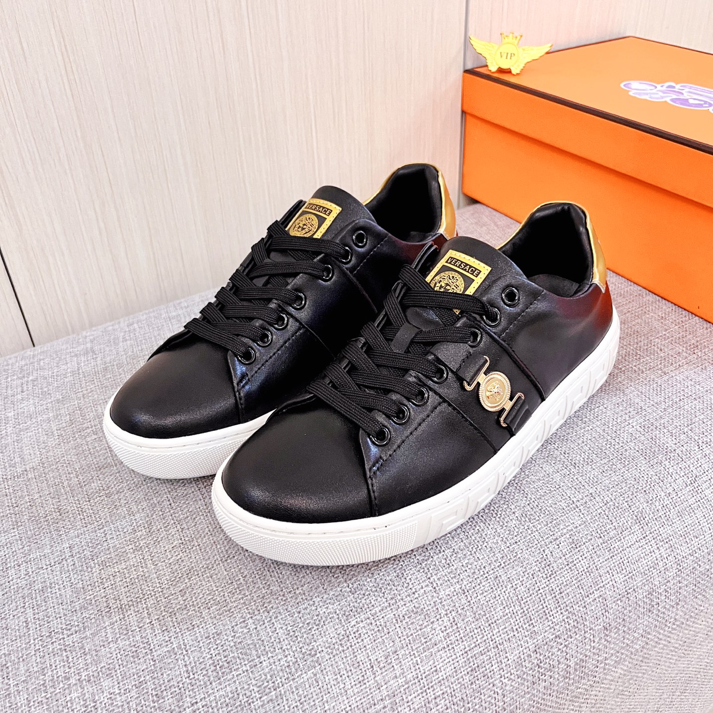 Versace Leather Low-Top Sneakers Black/Gold