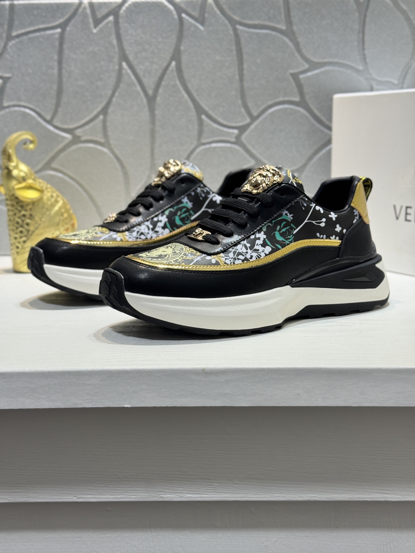 Versace Medusa Leather Sneakers Black/Gold
