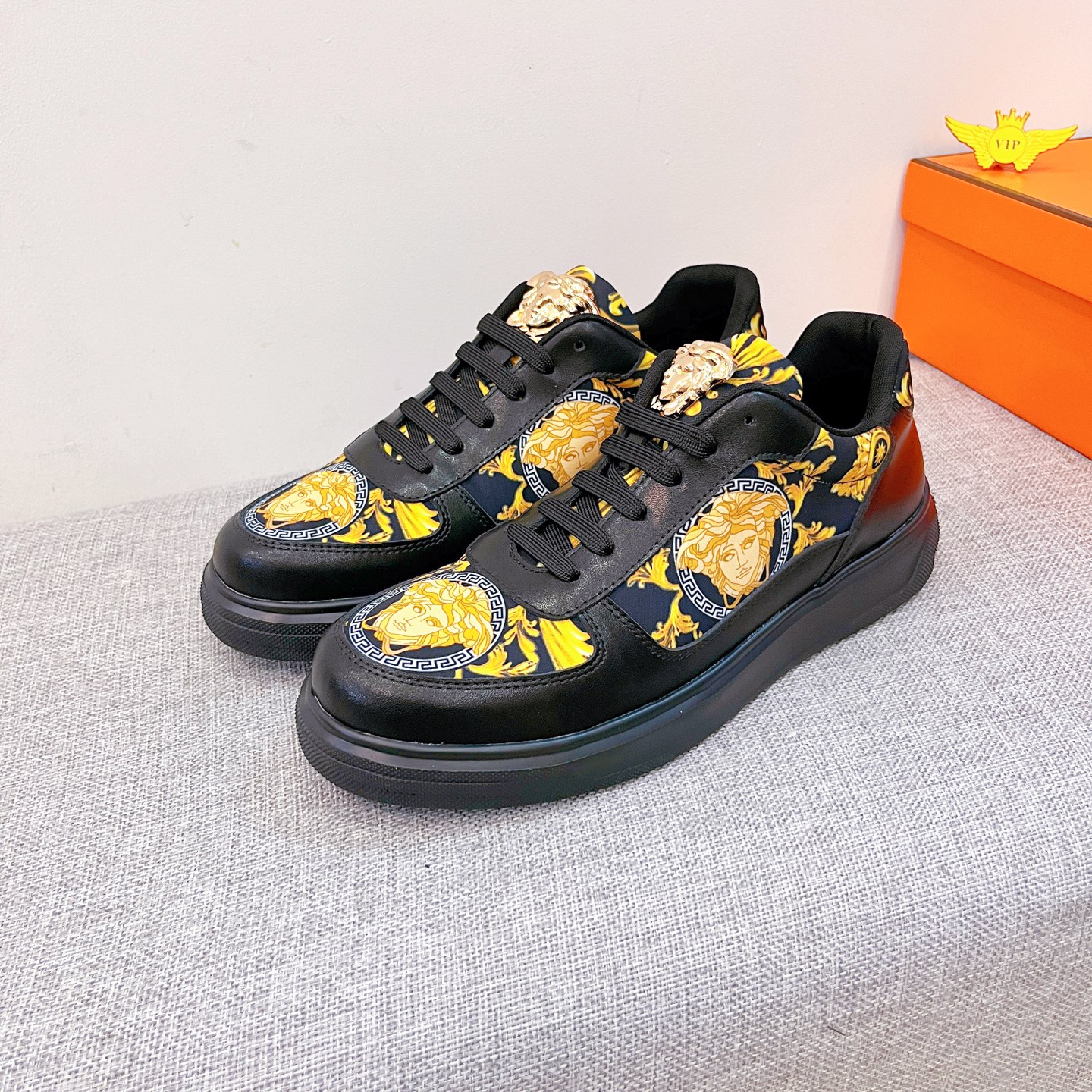 Versace Medusa Leather Low-Top Sneakers Black/Gold