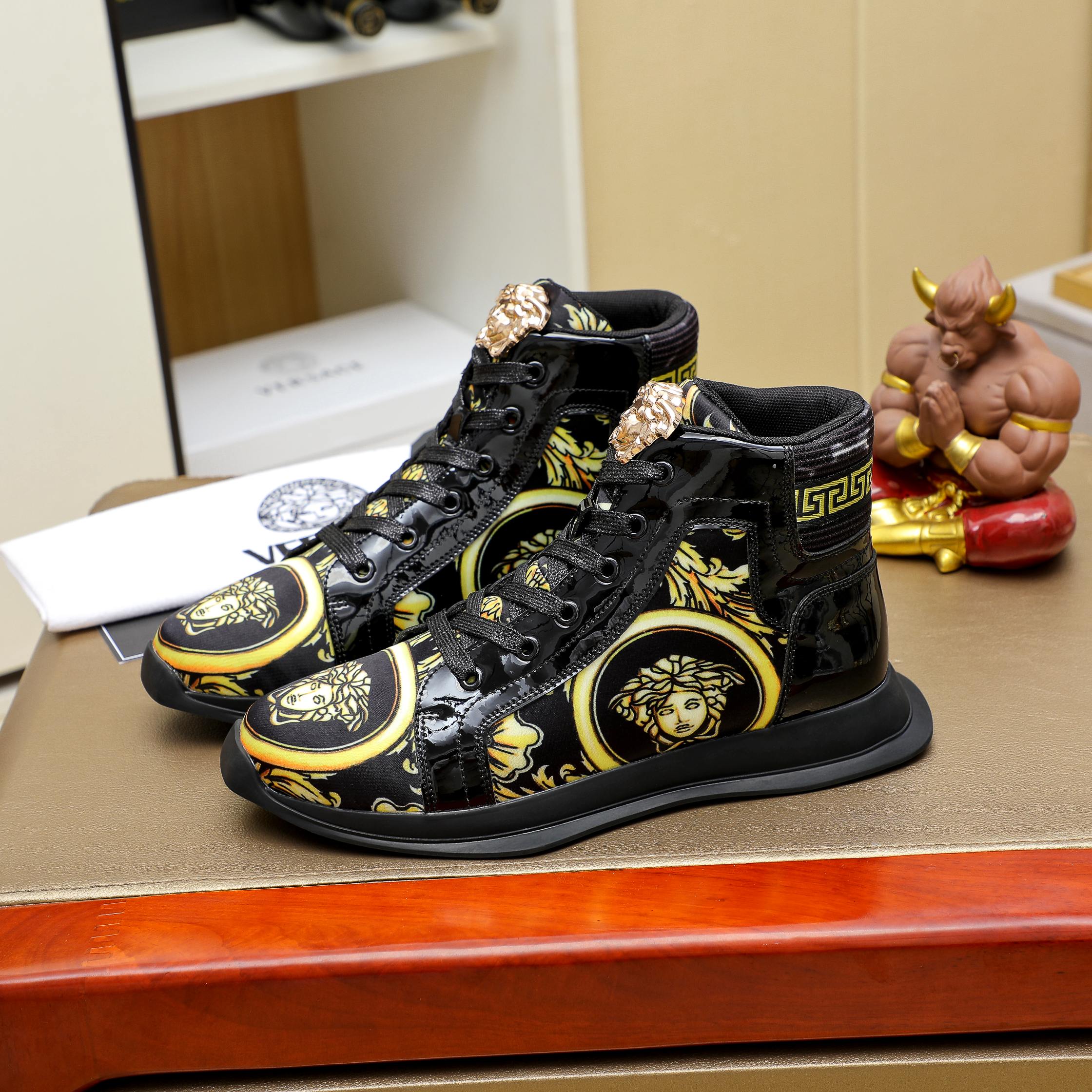Versace Medusa High-Top Sneakers Black/Gold